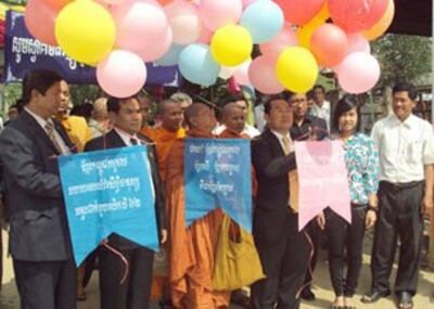 Đại diện cộng đồng Khmer Krom thả bong bóng chào mừng kỷ niệm Quốc tế Nhân quyền