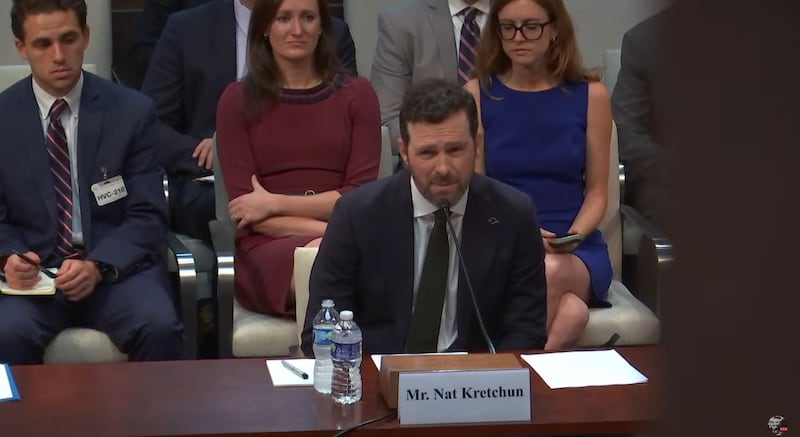 开放科技基金(Open Technology Fund)高级副总裁科雷春(Nat Kretchun)在听证会上发言。(听证会视频截图)