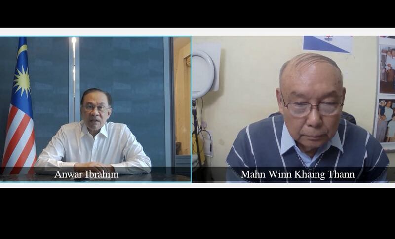 အာဆီယံဥက္ကဋ္ဌ မလေးရှားဝန်ကြီးချုပ် အန်နဝါအီဘရာဟင် နှင့် NUG ဝန်ကြီးချုပ် မန်းဝန်းခိုင်သန်းတို့ ၂၀၂၅ ခုနှစ် ဧပြီလ ၁၈ ရက်က အွန်လိုင်းမှတစ်ဆင့် တွေ့ဆုံဆွေးနွေးစဉ်။ ( NUG )