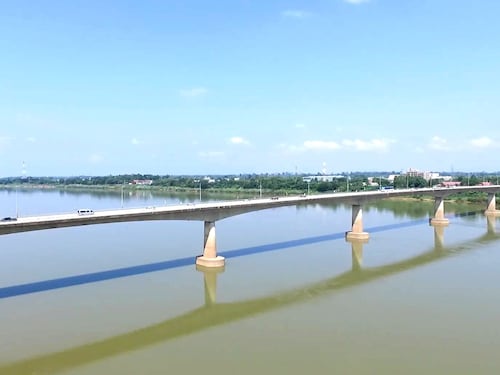 ທາງການລາວ ກວດສອບສາຍອິນເຕີເນັດ ຢູ່ຂົວມິດຕະພາບລາວ-ໄທແຫ່ງທີ 1