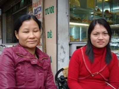 Hai người phụ nữ là vợ của hai nhà Dân Chủ đang bị cầm tù