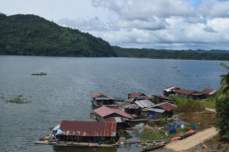 ဇူလိုင်လအတွင်း မြန်မာနိုင်ငံသား ခြောက်ဦးထက်မနည်း သေဆုံးခဲ့သည့် ခေါင်လမ်ရေလှောင်တမံကို ၂၀၂၄ ခုနှစ် သြဂုတ်လ ၁၈ ရက်နေ့က တွေ့ရစဉ်။ (Kiana Duncan/RFA)