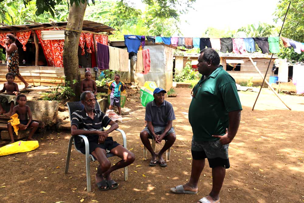 Charlie speaks with village chiefs in Vanuatu. Photo: RFA
